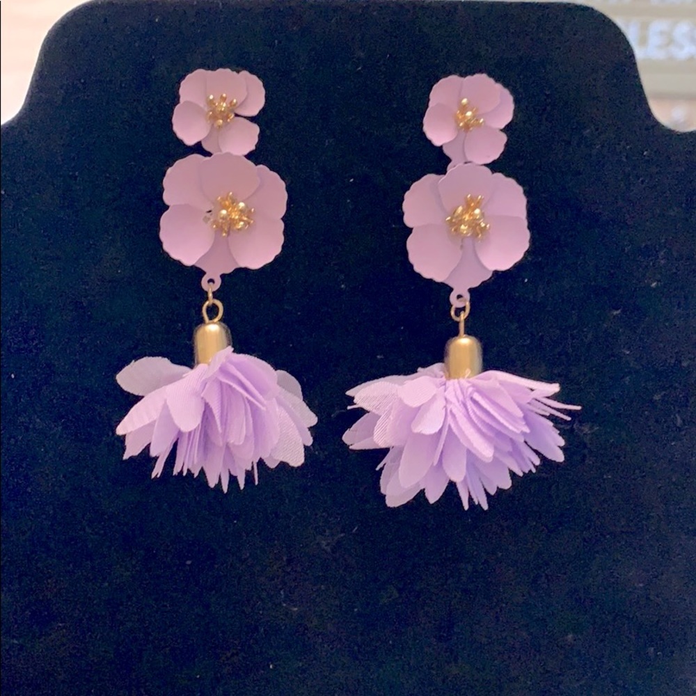 Lovely flower. Pastel purple. Very exquisite.